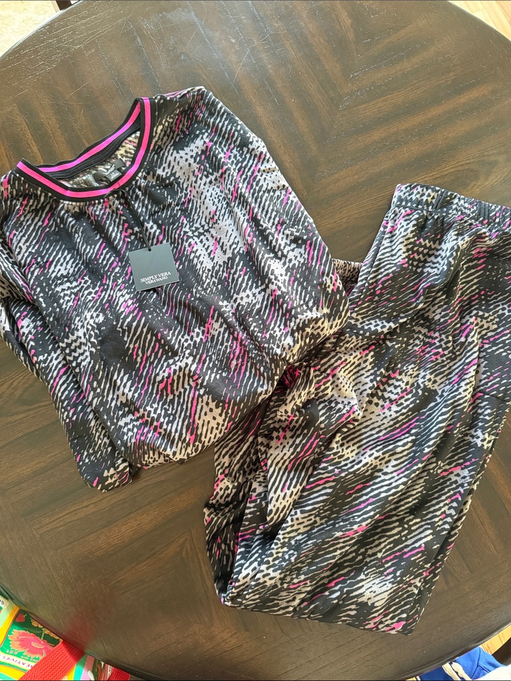 Vera Wang Women’s Black and Pink Patterned Pajama Set
